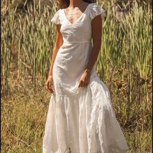 Ivory Eyelet Lace Flutter Sleeve Dress 🌿